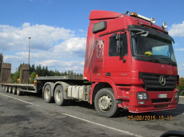 TV Maanrakennuksen MB 2646 Actros
TV Maanrakennus Oy:n  MB 2646 Actros puoliperävaunuyhdistelmä.
Avainsanat: TV-Maanrakennus MB 2646 Actros ABC Hirvaskangas