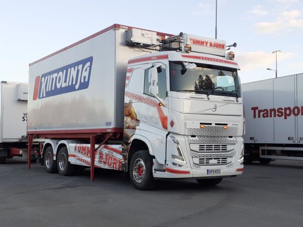 T Björnin Volvo FH
T Björnin Volvo FH vaihtolava-auto.
Avainsanat: Björn Volvo FH Kiitolinja ABC Hirvaskangas