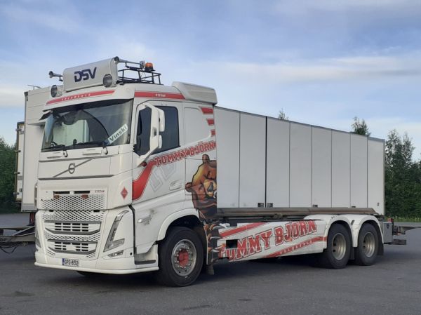 T Björnin Volvo FH
DSV:n ajossa oleva T Björnin Volvo FH vaihtolava-auto.
Avainsanat: Björn Volvo FH DSV ABC Hirvaskangas Vinski