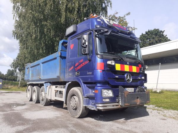 Klikkaa kuvaa nähdäksesi se täysikokoisena
==============
T Heikkilän MB 3251 Actros
T Heikkilän MB 3251 Actros sora-auto.
Avainsanat: Heikkilä MB 3251 Actros T Heikkilän MB 3251 Actros
T Heikkilän MB 3251 Actros sora-auto.
Avainsanat: Heikkilä MB 3251 Actros