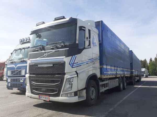 Klikkaa kuvaa nähdäksesi se täysikokoisena
==============
T Kemppaisen Volvo FH540
T Kemppainen Oy:n Volvo FH540 täysperävaunuyhdistelmä.
Avainsanat: Kemppainen Volvo FH540 ABC Hirvaskangas T Kemppaisen Volvo FH540
T Kemppainen Oy:n Volvo FH540 täysperävaunuyhdistelmä.
Avainsanat: Kemppainen Volvo FH540 ABC Hirvaskangas
