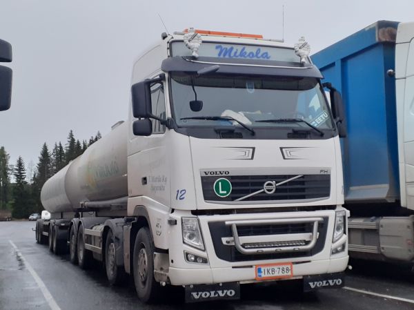 T Mattilan Volvo FH
T Mattila Ky:n Volvo FH säiliöyhdistelmä.
Avainsanat: Mattila Volvo FH ABC Hirvaskangas 12