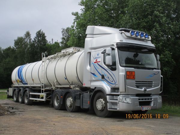 T Ylisuvannon Renault T460
T Ylisuvanto Oy:n Renault T460 säiliöpuolikas.
Avainsanat: Ylisuvanto Simeon Renault T460