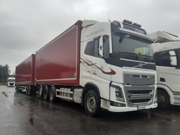 Klikkaa kuvaa nähdäksesi se täysikokoisena
==============
T ja J Kiviojan Volvo FH16
T ja J Kivioja Oy:n Volvo FH16 hakeyhdistelmä.
Avainsanat: Kivioja Volvo FH16 ABC Hirvaskangas T ja J Kiviojan Volvo FH16
T ja J Kivioja Oy:n Volvo FH16 hakeyhdistelmä.
Avainsanat: Kivioja Volvo FH16 ABC Hirvaskangas