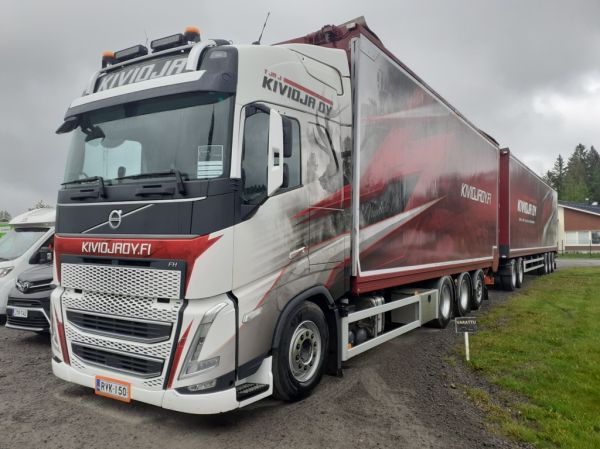 T ja J Kiviojan Volvo FH
T ja J Kivioja Oy:n Volvo FH hakeyhdistelmä.
Avainsanat: Kivioja Volvo FH Perho25