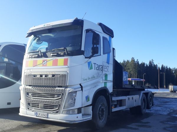 Taratestin Volvo FH500
Taratest Oy:n Volvo FH500 vaihtolava-auto.
Avainsanat: Taratest Volvo FH500 ABC Hirvaskangas 91