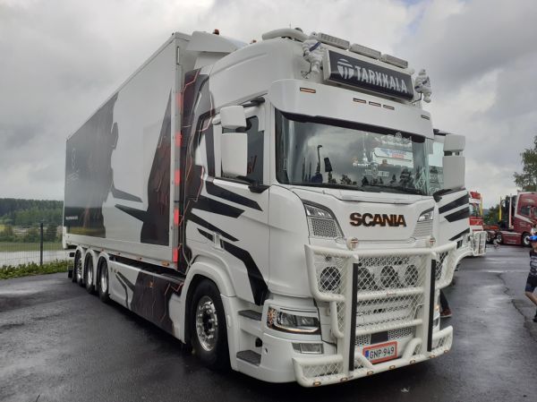 Tarkkalan Kuljetuksen Scania R580
Tarkkalan Kuljetus Oy:n Scania R580 hakeauto.
Avainsanat: Tarkkala Scania R580 Himos22 Lasse