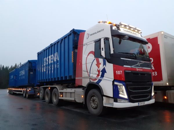 Tavaralähettien Volvo FH540
Tavaralähettien Volvo FH540 täysperävaunuyhdistelmä.
Avainsanat: Tavaralähetit Volvo FH540 107 ABC Hirvaskangas