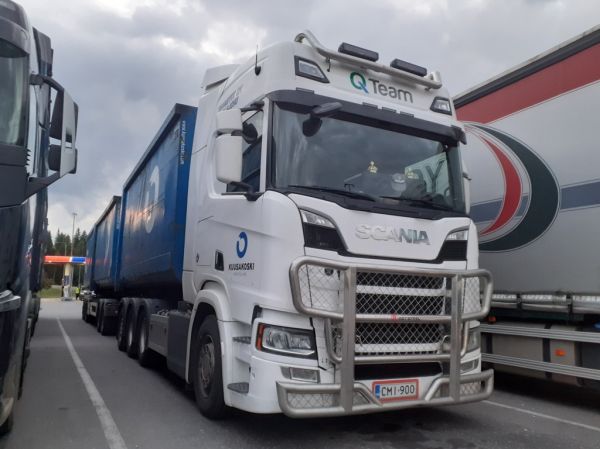 Tavastit Scania 
Tavastit Oy:n Scania täysperävaunuyhdistelmä.
Avainsanat: Tavastit Scania Kuusankoski ABC Hirvaskangas