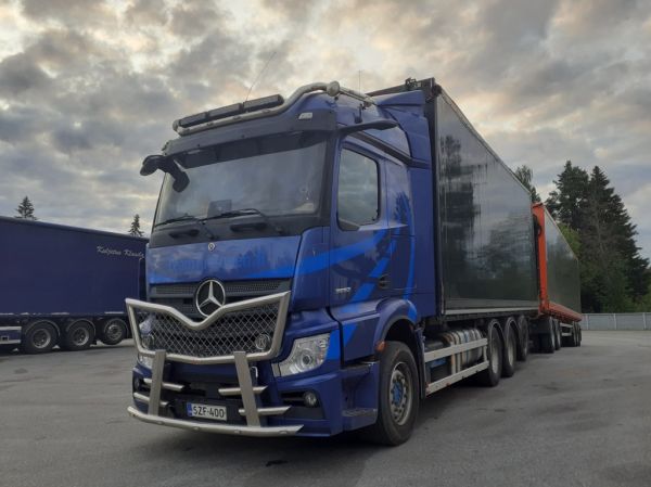 Team Juntusen MB 3552 Actros
Team Juntunen Oy:n MB 3552 Actros turveyhdistelmä.
Avainsanat: Team-Juntunen MB 3552 Actros Neste