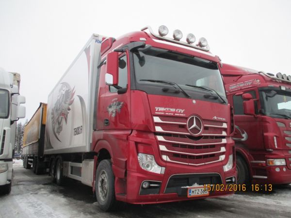 Tekosin MB Actros
Tekos Oy:n MB Actros täysperävaunuyhdistelmä.
Avainsanat: Tekos MB Actros ABC Hirvaskangas