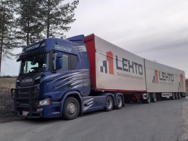 Tekosin Scania 
Tekos Oy:n Scania b-juna. 
Avainsanat: Tekos Scania Shell Hirvaskangas B-Juna Lehto