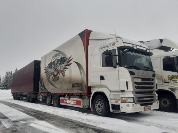 Tekosin Scania R480 
Tekos Oy:n Scania R450 täysperävaunuyhdistelmä. 
Avainsanat: Tekos Scania R480 ABC Hirvaskangas