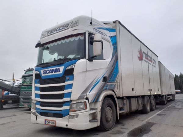 Tekosin Scania S500
Tekos Oy:n Scania S500 täysperävaunuyhdistelmä.

Avainsanat: Tekos Scania S500 ABC Hirvaskangas