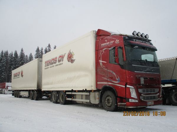 Tekosin Volvo FH
Tekos Oy:n Volvo FH täysperävaunuyhdistelmä.
Avainsanat: Tekos Volvo FH ABC Hirvaskangas