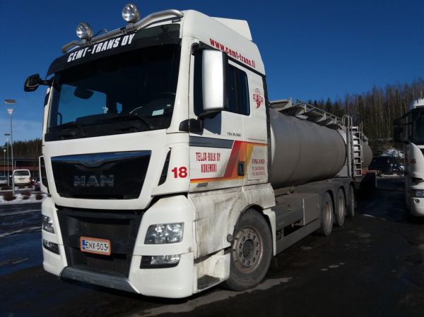 Teljä-Bulkin MAN TGX 35.560 
Cemt-Trans Oy:n ajossa oleva Teljä-Bulk Oy:n MAN TGX 35.560 säiliöyhdistelmä.
Avainsanat: Cemt-Trans Teljä-Bulk MAN TGX 35.560 ABC 18