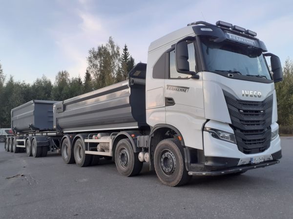 Tierakenteen Iveco S-Way 570
Tierakenne Oy:n Iveco S-Way 570 sorayhdistelmä.
Avainsanat: Tierakenne Iveco S-Way 570 ABC Hirvaskangas