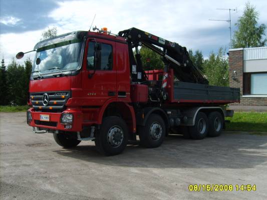 R Tiittasen MB 4144 Actros
R Tiittanen Oy:n nosturilla varustettu MB 4144 Actros.
Avainsanat: Tiittanen MB 4144 Actros