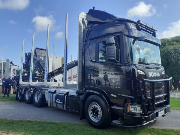 Tikkasen Timber Truckin Scania 560R
Tikkasen Timber Truckin Scania 560R puutavara-auto.
Avainsanat: Tikkasen Timber Truckin Scania 560R Alahärmä25