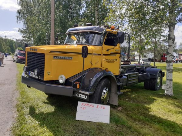Timpuri ja Konetyö M Kumpulaisen Karhu-Sisu
Timpuri ja Konetyö M Kumpulaisen Karhu-Sisu vaihtolava-auto.
Avainsanat: Kumpulainen Karhu-Sisu Runni25