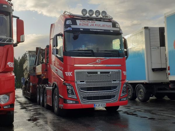 Toijalan Kone ja Kuljetuksen Volvo FH16
Toijalan Kone ja Kuljetus Ky:n Volvo FH16 lavettiyhdistelmä.
Avainsanat: Toijalan Kone ja Kuljetus Volvo FH16 ABC Hirvaskangas