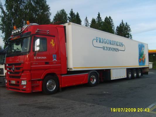 H Toivosen MB 1848 Actros
H Toivosen MB 1848 Actros puoliperävaunuyhdistelmä.
Avainsanat: Toivonen MB 1848 Actros Shell Hirvaskangas