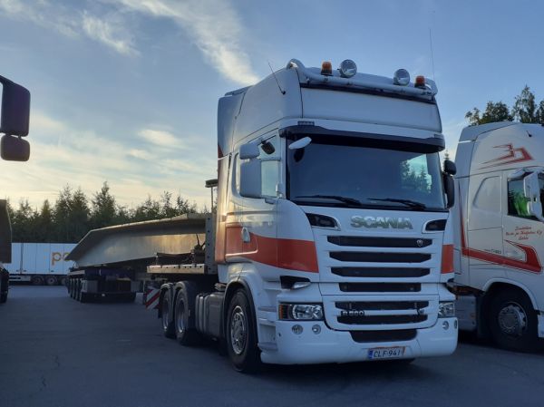 Tonttilan Nosto ja Kuljetuksen Scania R560
Tonttilan Nosto ja Kuljetus Oy:n Scania R560 puoliperävaunuyhdistelmä.
Avainsanat: Tonttila Scania R560 ABC Hirvaskangas