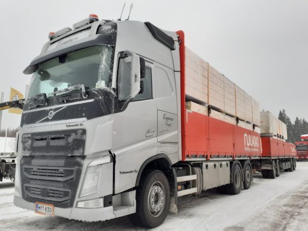 Toppisen Volvo FH500
Toppisen Volvo FH500 täysperävaunuyhdistelmä.
Avainsanat: Toppinen Volvo FH500 ABC Hirvaskangas