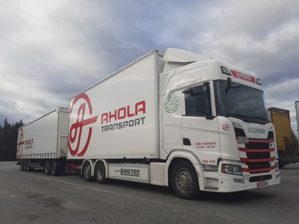 Trailer Truckingin Scania R500
Ahola Transportin ajossa oleva Trailer Trucking Oy:n Scania R500 täysperävaunuyhdistelmä.
Avainsanat: Ahola-Transport Trailer-Trucking Scania R500 ABC Hirvaskangas