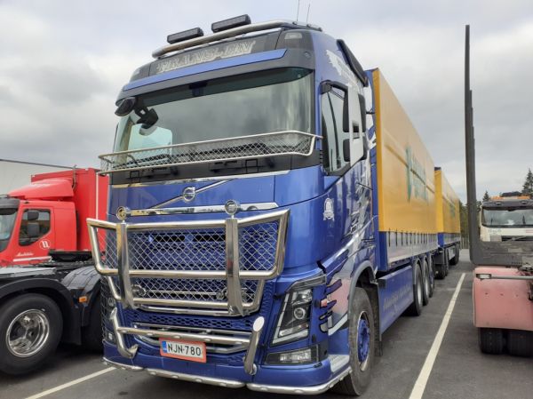 Trans-Enin Volvo FH
Trans-En Oy:n Volvo FH täysperävaunuyhdistelmä.
Avainsanat: Trans-En Volvo FH