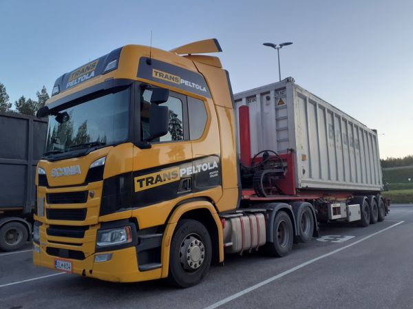 TransPeltolan Scania R450
TransPeltolan Scania R450 puoliperävaunuyhdistelmä.

Avainsanat: TransPeltola Scania R450 Shell Hirvaskangas