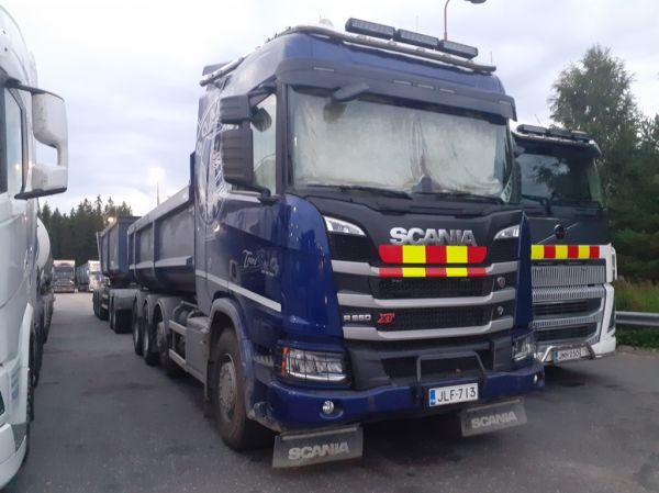 Klikkaa kuvaa nähdäksesi se täysikokoisena
==============
TransSerin Scania R660 XT
Transser Oy:n Scania R660 XT sorayhdistelmä.
Avainsanat: Transser Scania R660 XT ABC Hirvaskangas TransSerin Scania R660 XT
Transser Oy:n Scania R660 XT sorayhdistelmä.
Avainsanat: Transser Scania R660 XT ABC Hirvaskangas