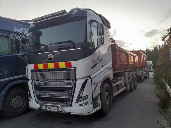 Klikkaa kuvaa nähdäksesi se täysikokoisena
==============
Transserin Volvo FH16
Transser Oy:n Volvo FH16 sorayhdistelmä.
Avainsanat: Transser Volvo FH16 ABC Hirvaskangas Transserin Volvo FH16
Transser Oy:n Volvo FH16 sorayhdistelmä.
Avainsanat: Transser Volvo FH16 ABC Hirvaskangas