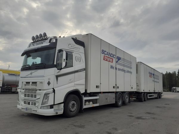 Klikkaa kuvaa nähdäksesi se täysikokoisena
==============
Trans AB Lassfolkin Volvo FH
Trans AB Lassfolk Oy:n Volvo FH täysperävaunuyhdistelmä.
Avainsanat: Lassfolk Volvo FH ABC Hirvaskangas Scandic Trans 5 Trans AB Lassfolkin Volvo FH
Trans AB Lassfolk Oy:n Volvo FH täysperävaunuyhdistelmä.
Avainsanat: Lassfolk Volvo FH ABC Hirvaskangas Scandic Trans 5