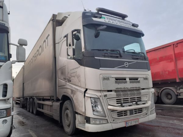 Trans Laaksosen Volvo FH500
VR Transpointin ajossa oleva Trans Laaksosen Volvo FH500 täysperävaunuyhdistelmä.
Avainsanat: Transpoint Laaksonen Volvo FH500 ABC Hirvaskangas