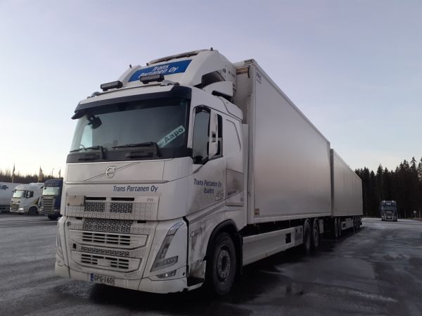 Trans Partasen Volvo FH460
Trans Partanen Oy:n Volvo FH460 täysperävaunuyhdistelmä.
Avainsanat: Trans-Partanen Volvo FH460 ABC Hirvaskangas Aapo