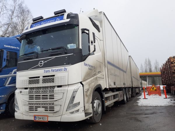 Trans Partasen Volvo FH500
Trans Partanen Oy:n Volvo FH500 täysperävaunuyhdistelmä.
Avainsanat: Trans-Partanen Volvo FH500 Shell Hirvaskangas