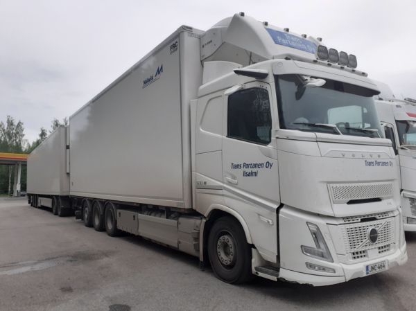 Trans Partasen Volvo FH500
Trans Partanen Oy:n Volvo FH500 täysperävaunuyhdistelmä.
Avainsanat: Trans-Partanen Volvo FH500 Shell Hirvaskangas