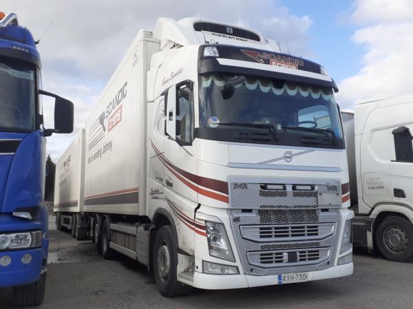 Trans Sandåsin Volvo FH500
Scandic Transin ajossa oleva Trans Sandåsin Volvo FH500 täysperävaunuyhdistelmä.
Avainsanat: Scandic Trans Trans-Sandås Volvo FH500 ABC Hirvaskangas