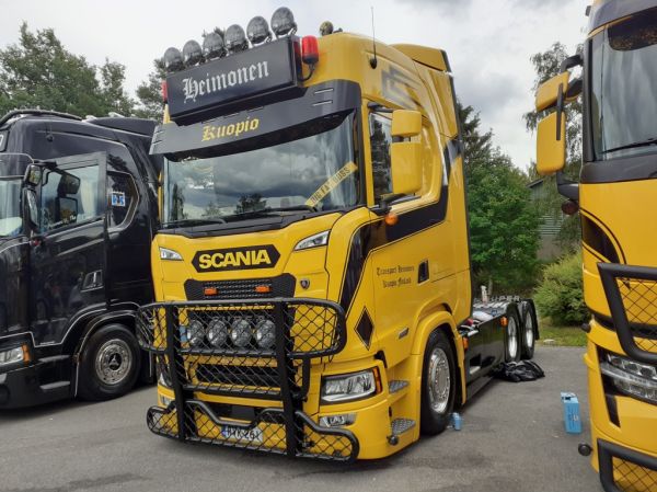 Transport Heimosen Scania 560S
Transport Heimonen Ky:n Scania 560S rekkaveturi.
Avainsanat: Heimonen Scania 560S Big Fat Boss Himos23