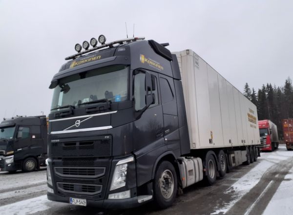 Transport Koskisen Volvo FH500
Transport Koskisen Volvo FH500 puoliperävaunuyhdistelmä.
Avainsanat: Transport-Koskinen Volvo FH500 ABC Hirvaskangas