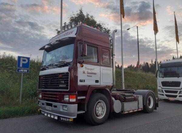 Transport M Rasimuksen Volvo F16
Transport M Rasimuksen Volvo F16 rekkaveturi.
Avainsanat: Rasimus Volvo F16 ABC Hirvaskangas Rasse