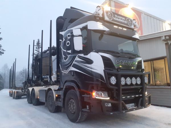 Transport M. Immosen Scania
Transport M. Immonen Oy:n Scania puutavarayhdistelmä.
Avainsanat: Immonen Scania Neste