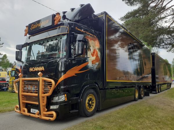 Klikkaa kuvaa nähdäksesi se täysikokoisena
==============
Transport Sairasen Scania
Olvin ajossa oleva Transport Sairanen Oy:n Scania täysperävaunuyhdistelmä.
Avainsanat: Olvi Sairanen Scania Runni26 Transport Sairasen Scania
Olvin ajossa oleva Transport Sairanen Oy:n Scania täysperävaunuyhdistelmä.
Avainsanat: Olvi Sairanen Scania Runni26