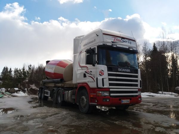 Transserin Scania 
Transser Oy:n Scania betonipuolikas.
Avainsanat: Transser Scania