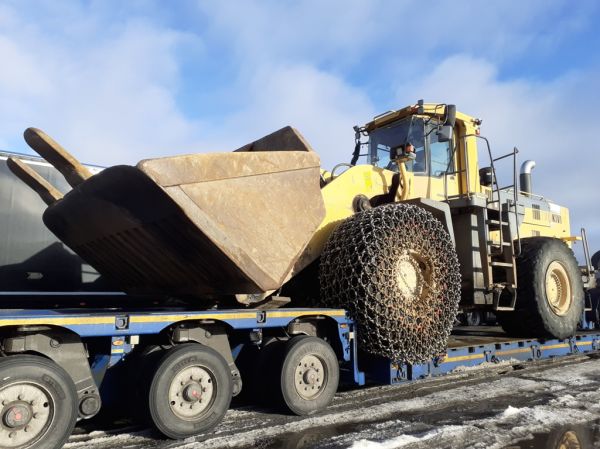 Tulikiven Komatsu WA600
Tulikiven Komatsu WA600 pyöräkone.
Avainsanat: Tulikivi Komatsu WA600 ABC Hirvaskangas