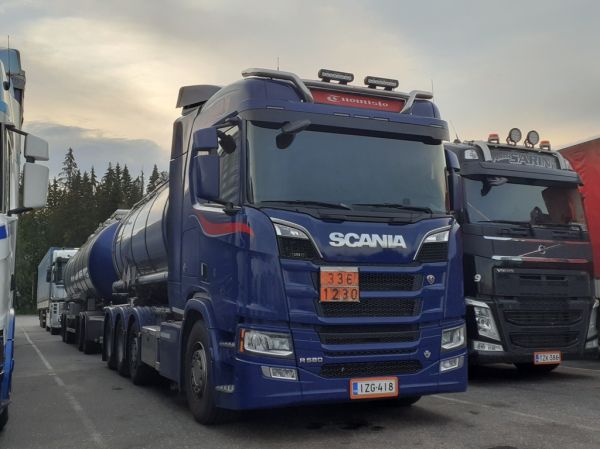 Tuomiston Scania R580
Tuomiston Scania R580 säiliöyhdistelmä.
Avainsanat: Tuomisto Scania R580 ABC Hirvaskangas