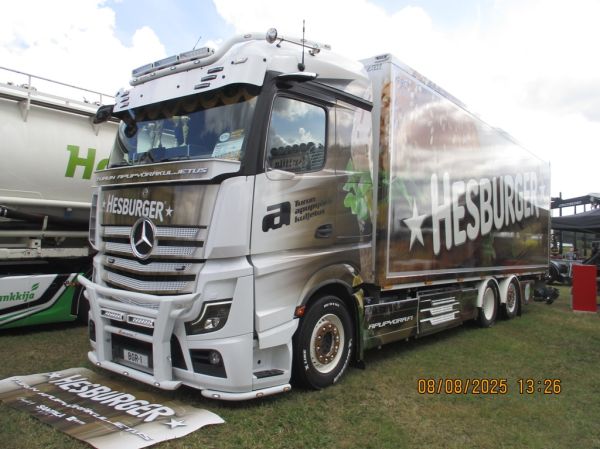Turun Apupyöräkuljetuksen MB 2553 Actros L
Turun Apupyöräkuljetuksen MB 2553 Actros L rahtiauto.
Avainsanat: Turun-Apupyöräkuljetus MB 2553 ActrosL Hesburger Alahärmä25
