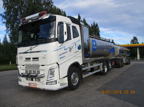 S Turusen Volvo FH500
Valion ajossa oleva S Turunen Oy:n Volvo FH500 säiliöyhdistelmä.
Avainsanat: Turunen Valio Volvo FH500 Shell Hirvaskangas