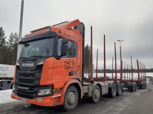 Uotisen Scania R650
Uotinen Ky:n Scania R650 puutavarayhdistelmä.
Avainsanat: Uotinen Scania R650 Shell Hirvaskangas